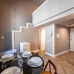 Stylish Apartment On The Lungarno In Florence