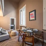 Stylish Apartment On The Lungarno In Florence