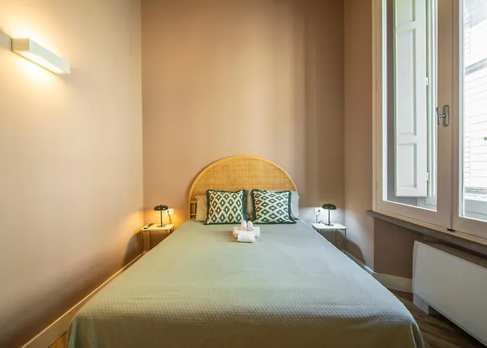 Stylish Apartment On The Lungarno In Florence